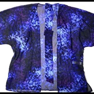 COPY - Daphne Kimono L washed but never worn.  Smoke free and pet free home!